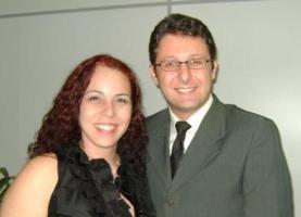 Caroline Passos e o coordenador de Direito Giorge A. Lando