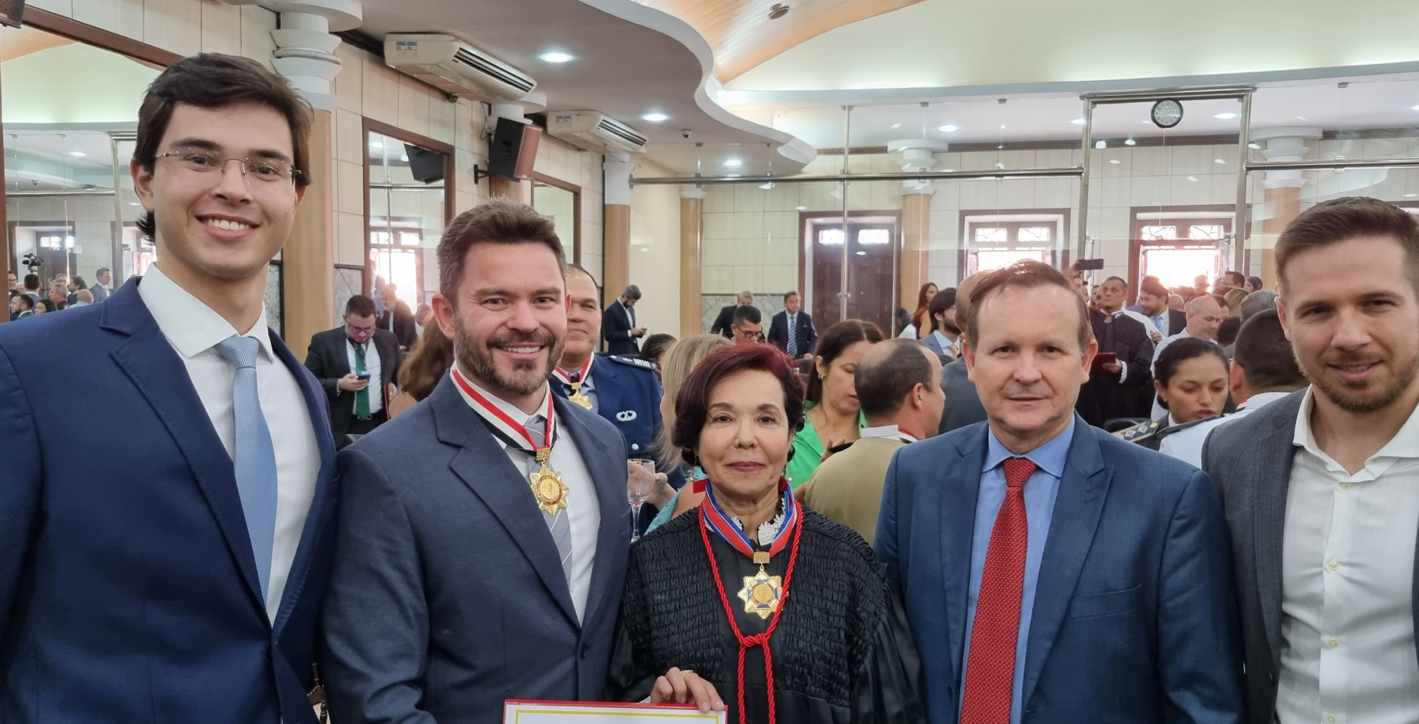 Renan Honaiser recebe medalha do Mérito Judiciário por sua